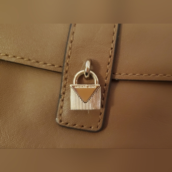 MICHAEL KORS Small Belt Bag/Fanny Pack in Tan - Picture 3 of 11